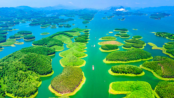 Vue aérienne du Lac Thac Ba