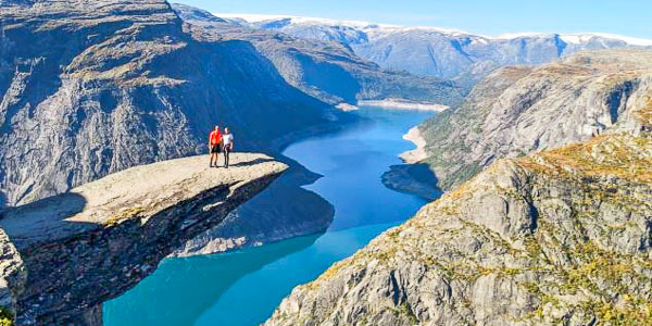 You are currently viewing Emma et Loïc / Voyage sur mesure en Norvège / Octobre 2024