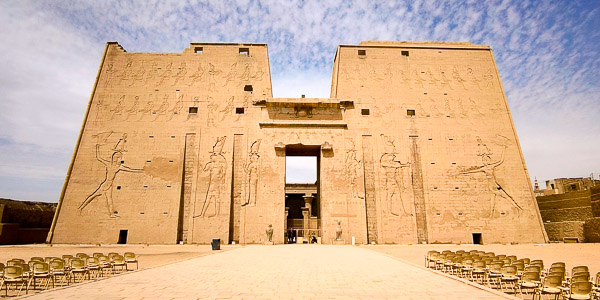 You are currently viewing Arlette / Voyage entre amis en Égypte / Février 2026